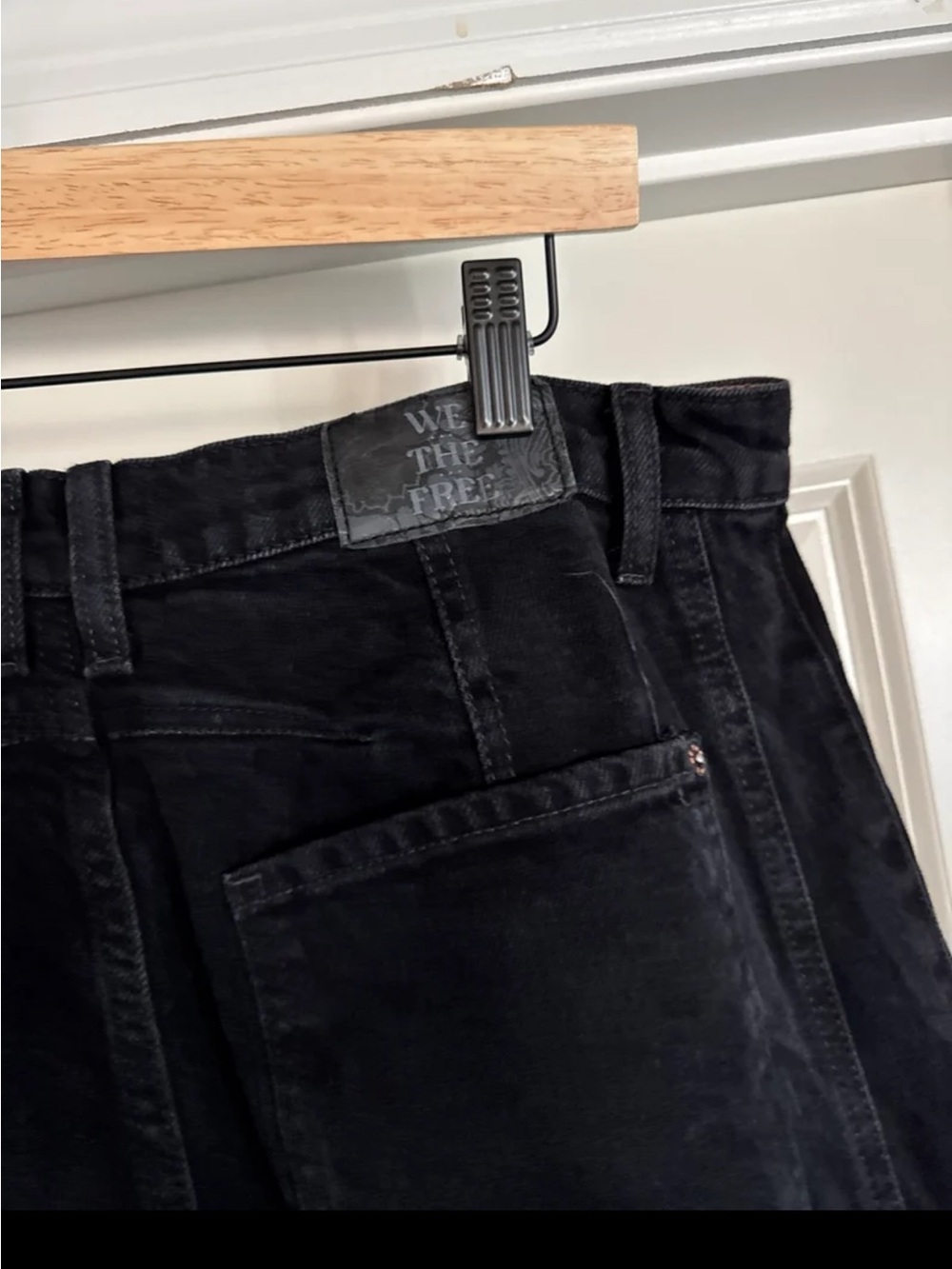 FREE PEOPLE WE THE FREE GOOD LUCK MID RISE BARREL JEAN - SOUNDWAVE 7503 
size 29 - Picture 9 of 12